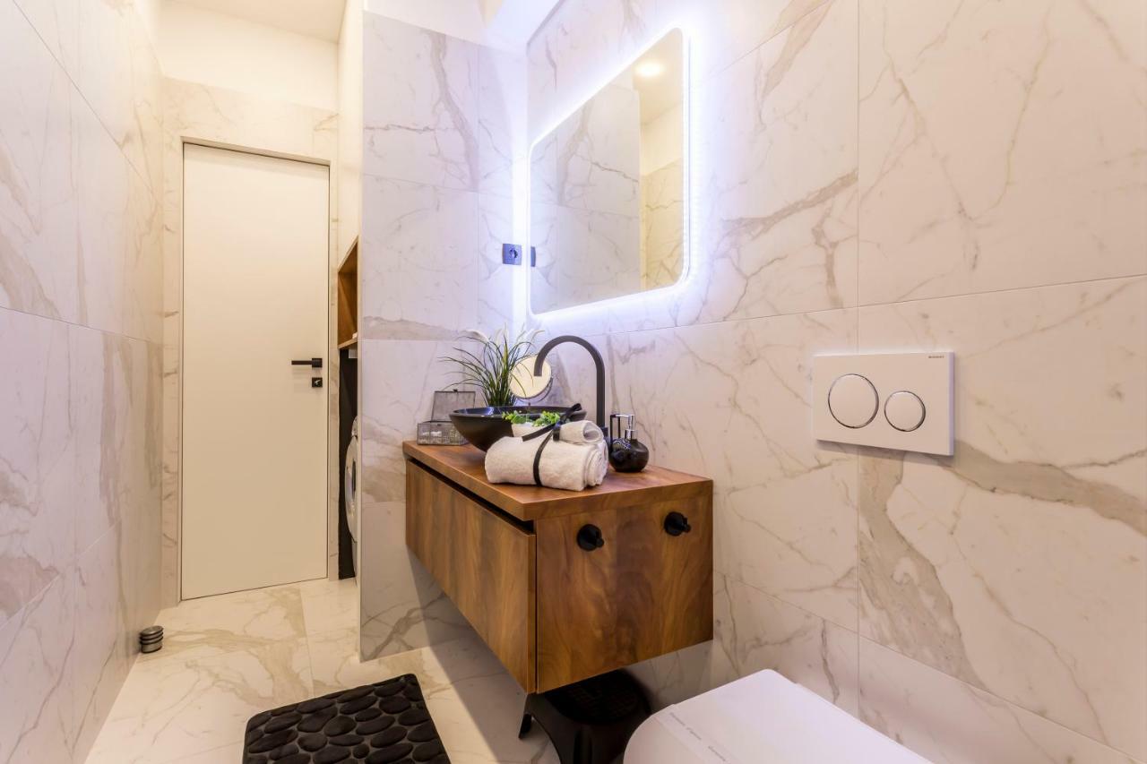 Monvi Luxury Suites Near Bacvice Beach And Old Town Split Exterior photo